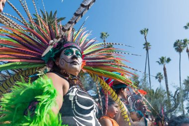 Ölülerin günü sırasında geleneksel Aztek ritüel