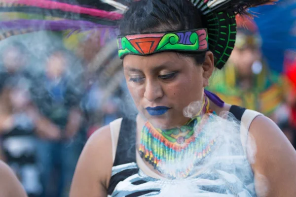 Ritual tradicional azteca durante el Día de los Muertos — Foto de Stock