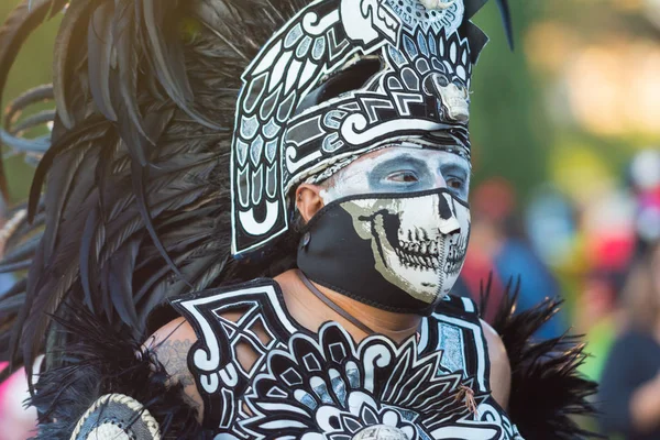 Ölülerin günü sırasında geleneksel Aztek ritüel — Stok fotoğraf