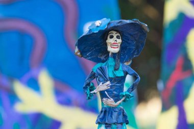 Ölülerin günü sırasında heykel