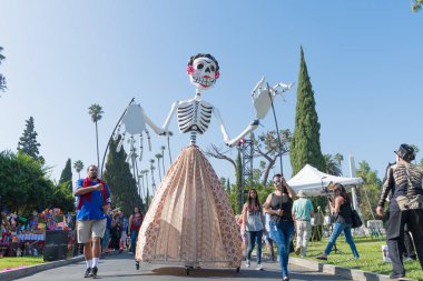 Ölülerin günü sırasında iskelet heykel