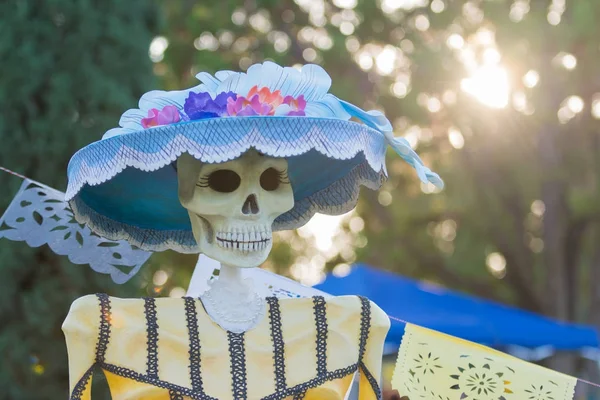 Scultura scheletrica durante il giorno dei morti — Foto Stock