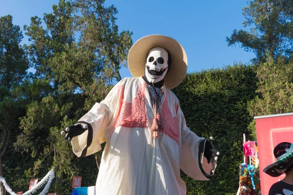 Participantes em roupas tradicionais durante o Dia dos Mortos — Fotografia de Stock