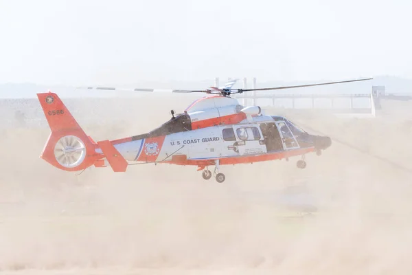 U.S. Coast Guard MH-65D Dolphin helicopter — Stock Photo, Image