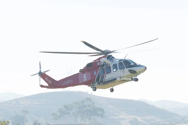 Los Angeles Fire AgustaWestland AW139 Helicóptero Airbus H125 — Fotografia de Stock