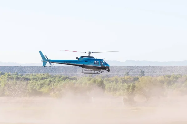 Eurocopter som-350b-2 helikopter under Los Angeles amerikansk hjälte — Stockfoto