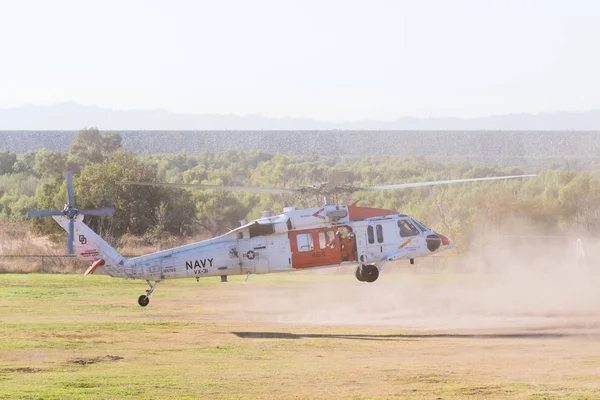 Helicóptero Sikorsky MH-60s Knighthawk durante Los Ángeles América —  Fotos de Stock