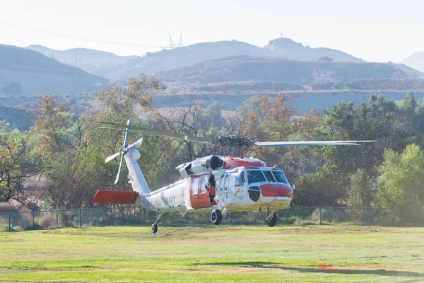 Helicóptero Sikorsky MH-60s Knighthawk durante Los Ángeles América —  Fotos de Stock