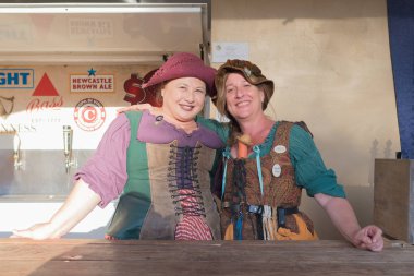 Tipik kıyafetleri: Nottingham Festival süresince katılımcılar