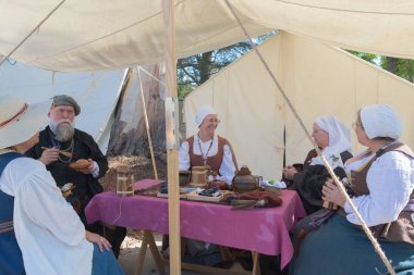 Tipik kıyafetleri: Nottingham Festival süresince katılımcılar