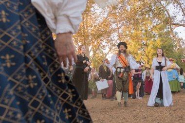 Tipik kıyafetleri: Nottingham Festival süresince katılımcılar