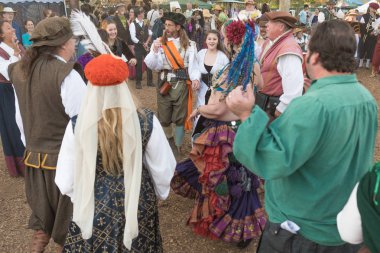 Tipik kıyafetleri: Nottingham Festival süresince katılımcılar