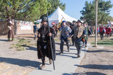 Tipik kıyafetleri: Nottingham Festival süresince katılımcılar