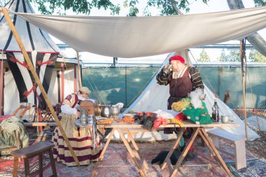 Tipik kıyafetleri: Nottingham Festival süresince katılımcılar