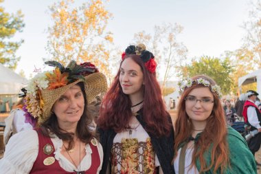 Tipik kıyafetleri: Nottingham Festival süresince katılımcılar