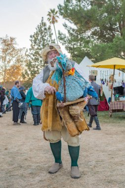 Nottingham Festival süresince normal kıyafetlerle katılımcı 