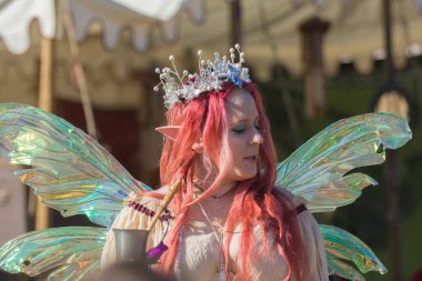 Nottingham Festival süresince normal kıyafetlerle katılımcı 