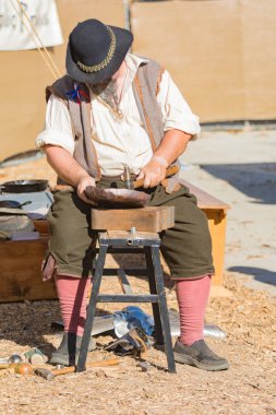 Nottingham Festival süresince normal kıyafetlerle katılımcı 