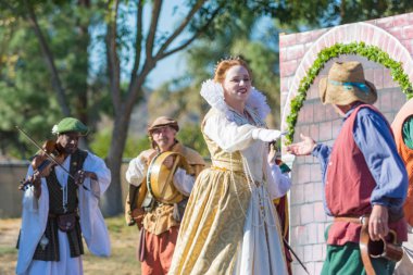 Tipik kıyafetleri: Nottingham Festival süresince katılımcılar