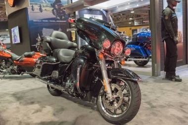 Electra Glide Ultra klasik ekranda