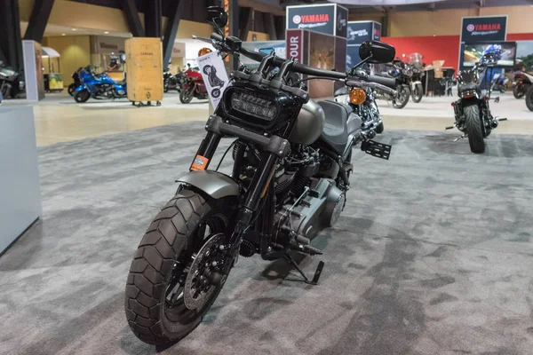 Harley-Davidson Fat Bob 114 en exhibición —  Fotos de Stock