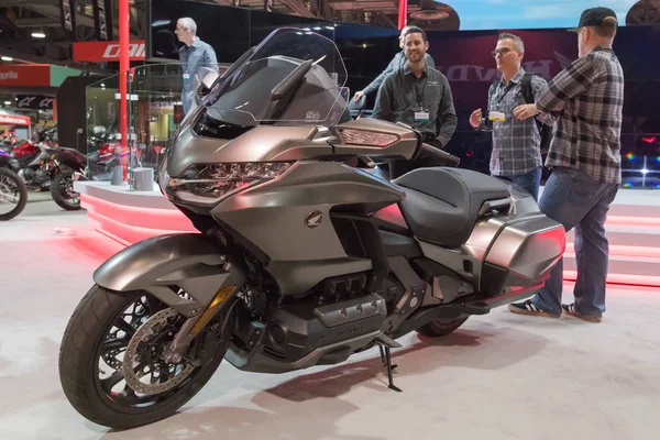 Honda Gold Wing esillä — kuvapankkivalokuva