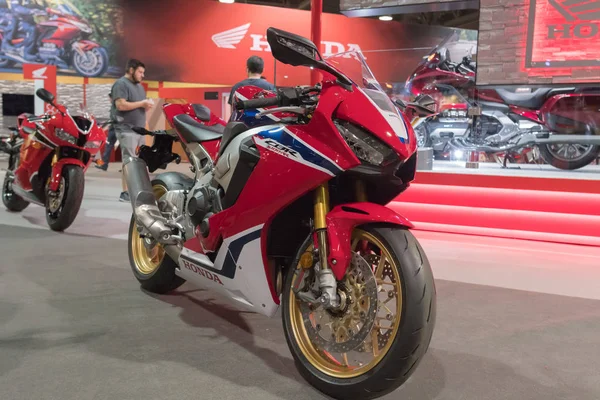 Honda CBR 1000 RR на выставке — стоковое фото