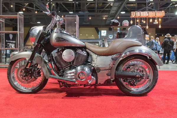 Custom motorcycle on display — Stock Photo, Image