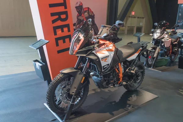 KTM 1290 Super Duke R en pantalla —  Fotos de Stock