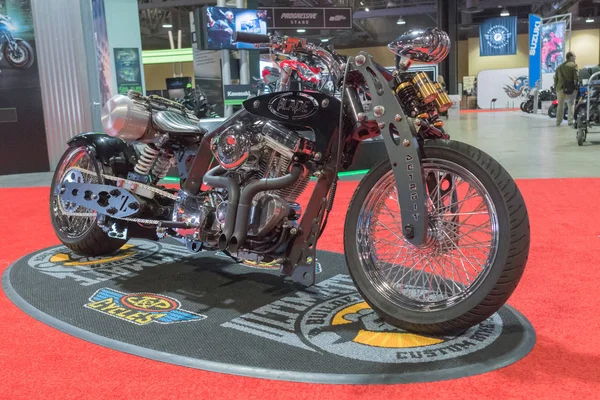 Anpassad motorcykel på displayen — Stockfoto