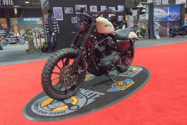 Motocicleta personalizada en exhibición —  Fotos de Stock