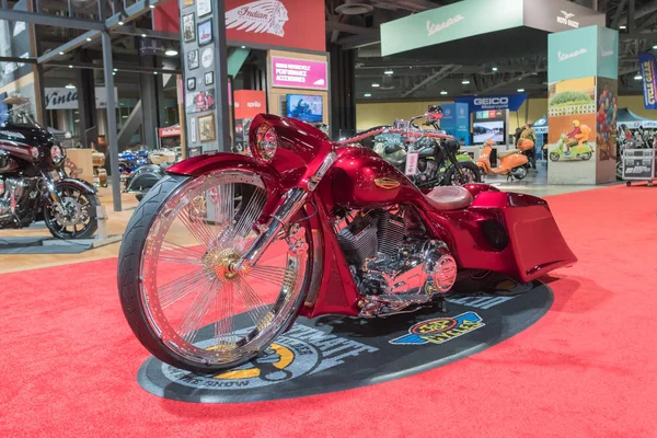 Motocicleta personalizada en exhibición —  Fotos de Stock