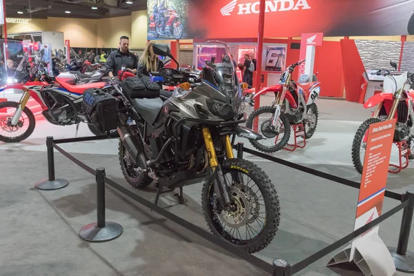 Honda Africa Twin Redondo Beach Police Department op display — Stockfoto