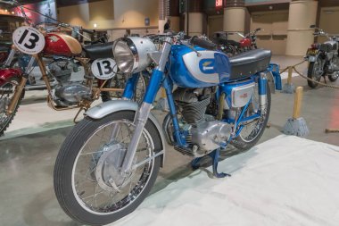 Ekranda tarihsel motosiklet