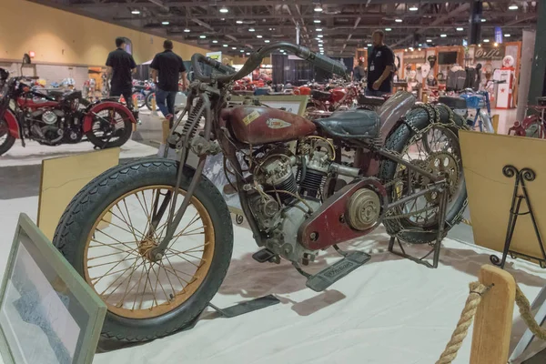 Historiska motorcykel på displayen — Stockfoto