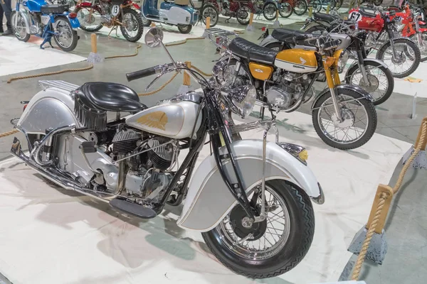 Ekranda tarihsel motosiklet