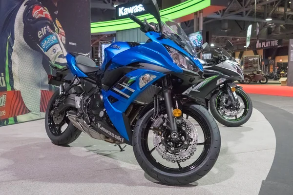 Kawasaki ninja 650 auf dem display — Stockfoto