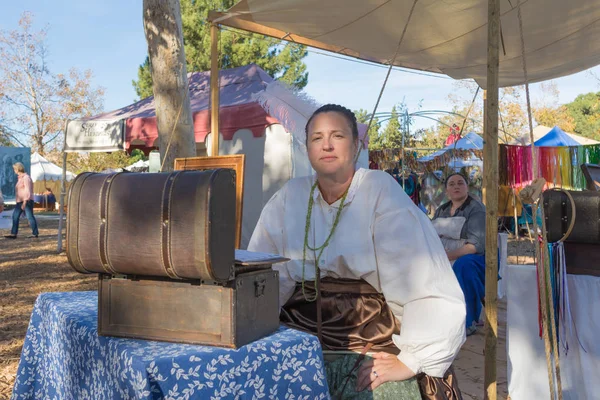 Teilnehmer mit typischer Kleidung beim Tumbleweed-Festival — Stockfoto