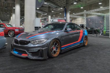 BMW M3 La Auto Show sırasında ekranda