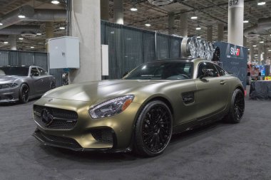  Mercedes-Benz Amg Gt Coupe La Auto Show sırasında ekranda