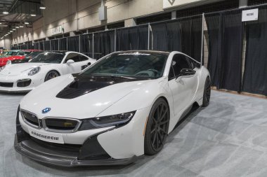 BMW i8 La Auto Show sırasında ekranda