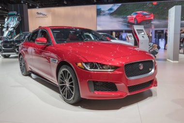 Jaguar Xe La Auto Show sırasında ekranda