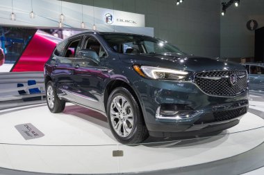 Buick Enclave Avenir La Auto Show sırasında ekranda