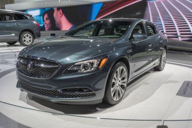 Buick Lacrosse La Auto Show sırasında ekranda