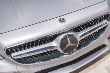 Mercedes-Benz S560 darbe 4 Matic La Auto Show sırasında ekranda
