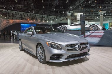 Mercedes-Benz S560 darbe 4 Matic La Auto Show sırasında ekranda