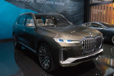 BMW X7 La Auto Show sırasında ekranda