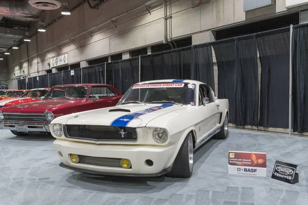 Muscle-Car-Garage auf der Autoshow — Stockfoto