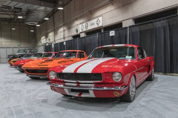 Muscle-Car-Garage auf der Autoshow — Stockfoto