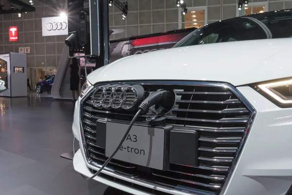Audi A3 e-tron na wyświetlaczu podczas La Auto Show — Zdjęcie stockowe